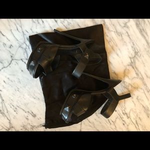 Saint Laurent Tribute heel